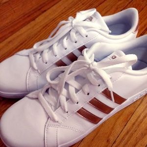 Adidas Grand Court in white and gold - size 7